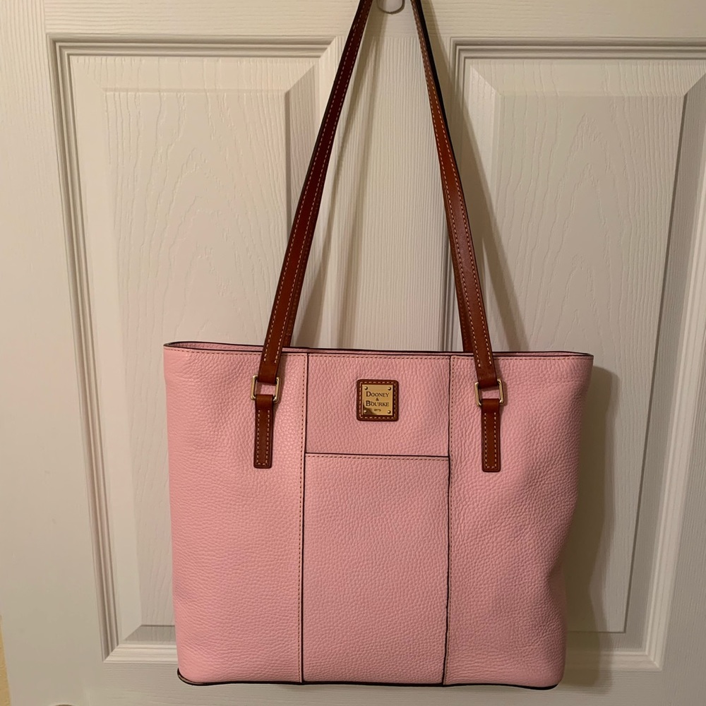 💐🎄🎁. Dooney & Bourke Tote in Pretty Pink